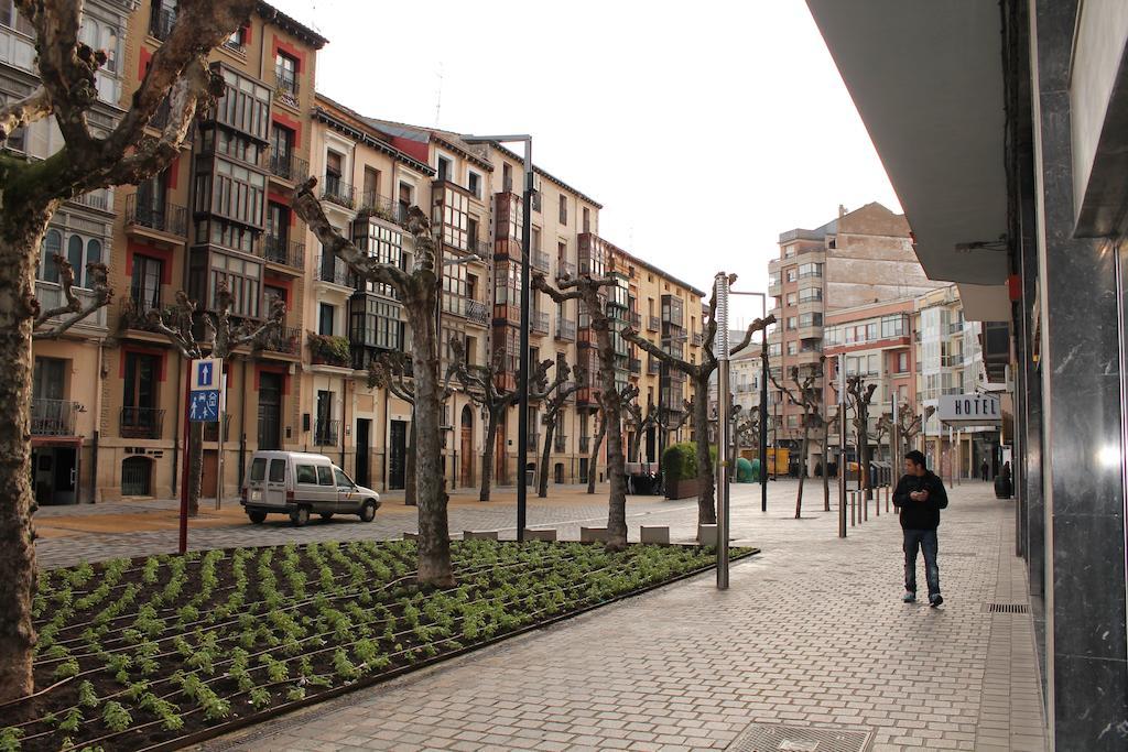 Hotel Los Bracos Logrono Bagian luar foto